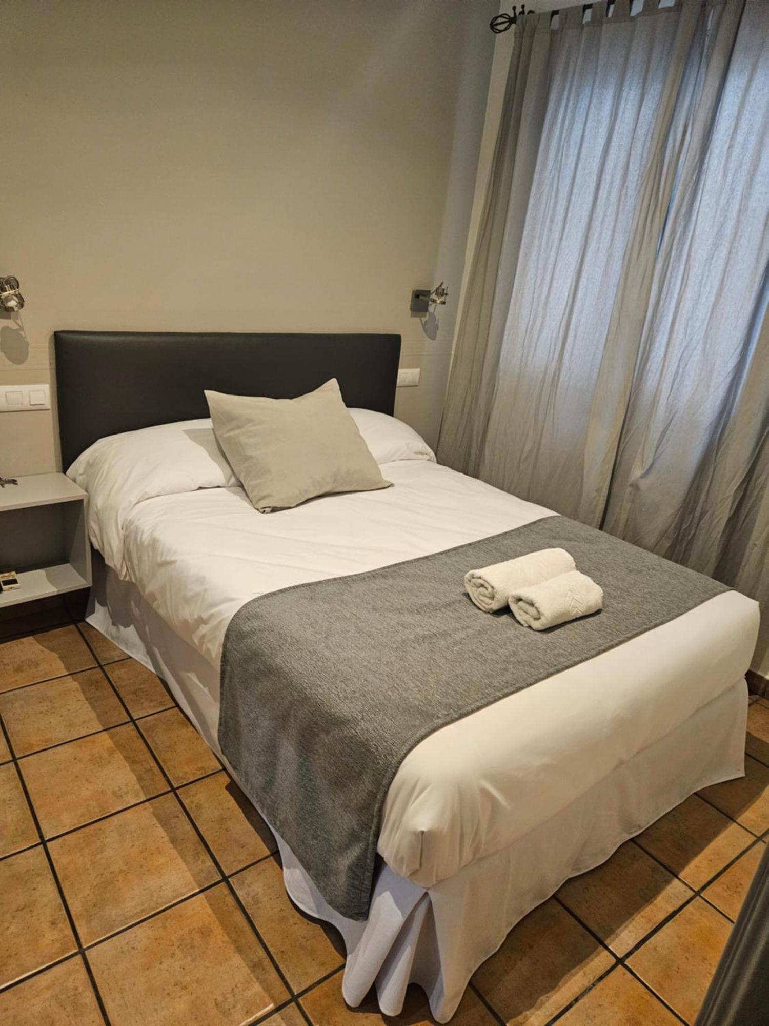 Hostal La Campana Tolède Extérieur photo