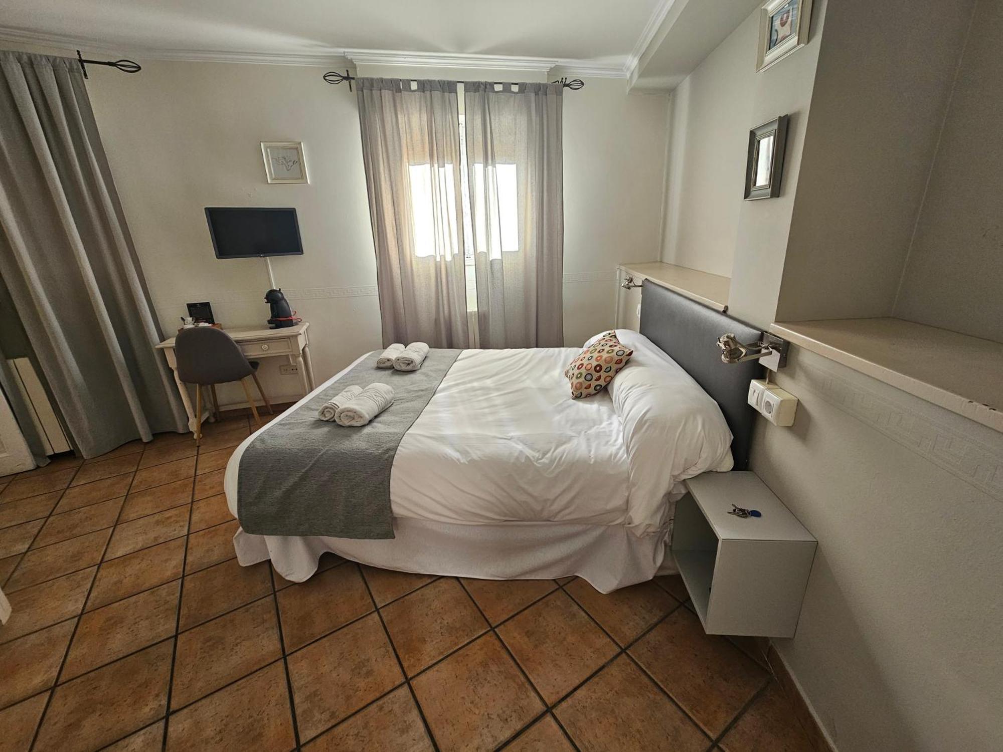 Hostal La Campana Tolède Extérieur photo